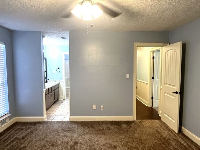 Building Photo - Great Home in Dove Cove Subdivision