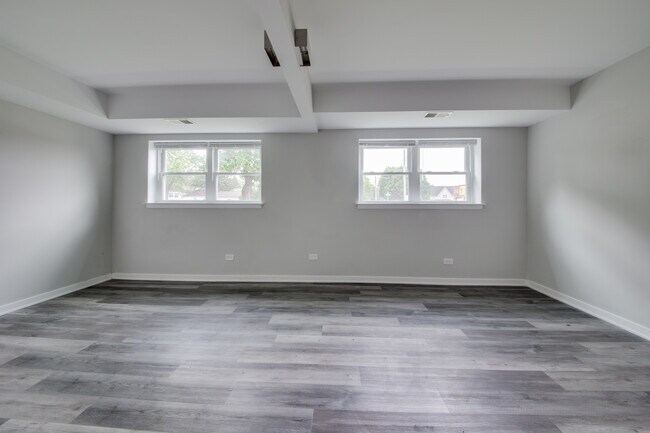 Building Photo - 531 N Ridge-209