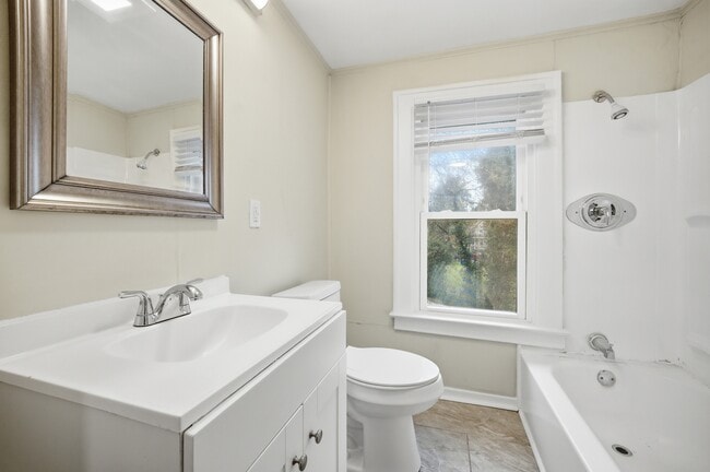 Building Photo - 829 22nd St