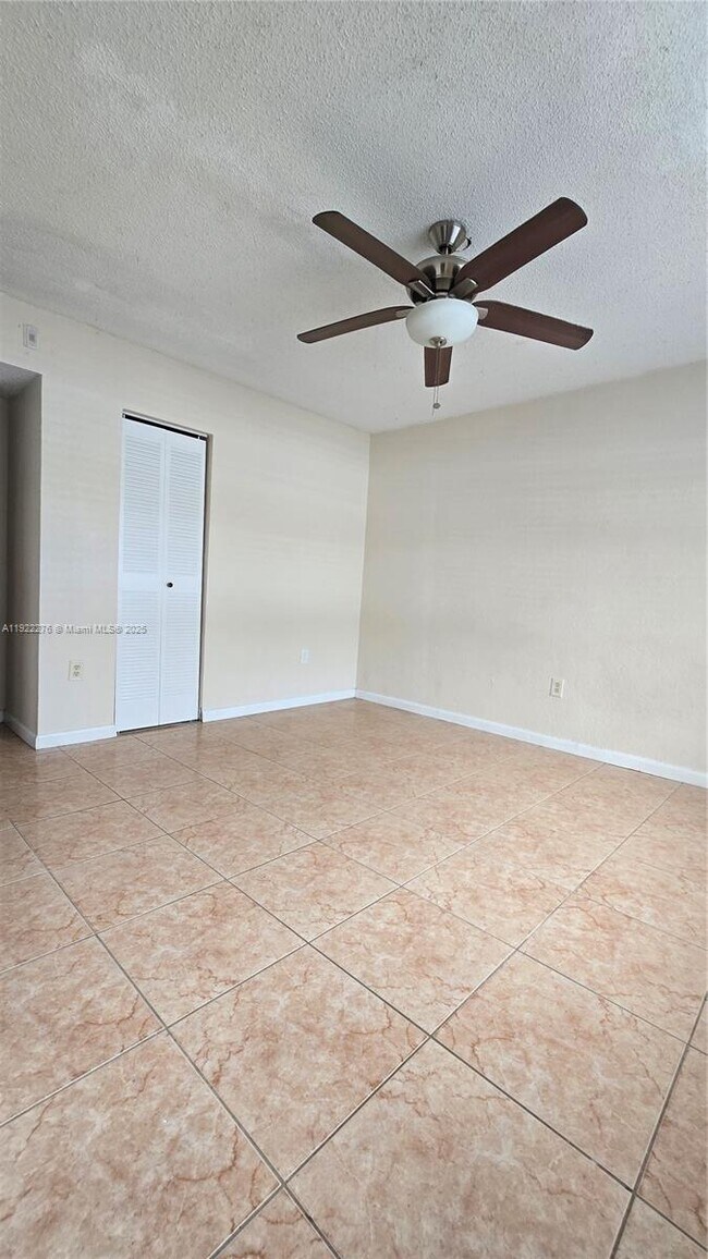 Building Photo - 13500 NE 3rd Ct