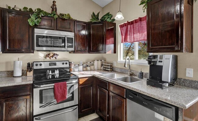 Building Photo - 3 Bed 3 Bath House with Solar for Rent Nea...