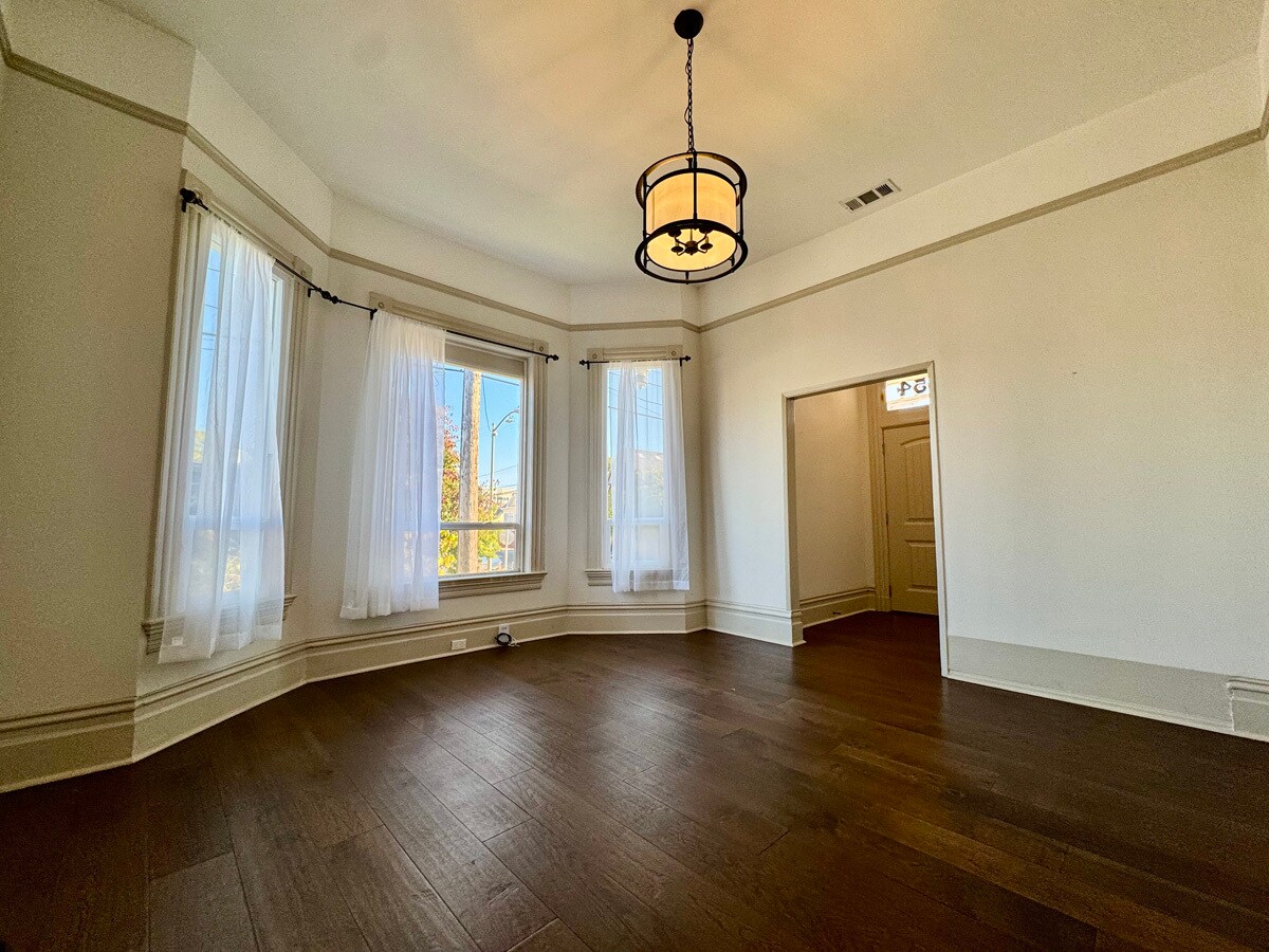 Building Photo - 1054 24th St