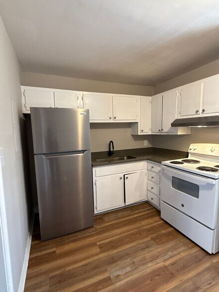 Building Photo - 1609 Line Cir