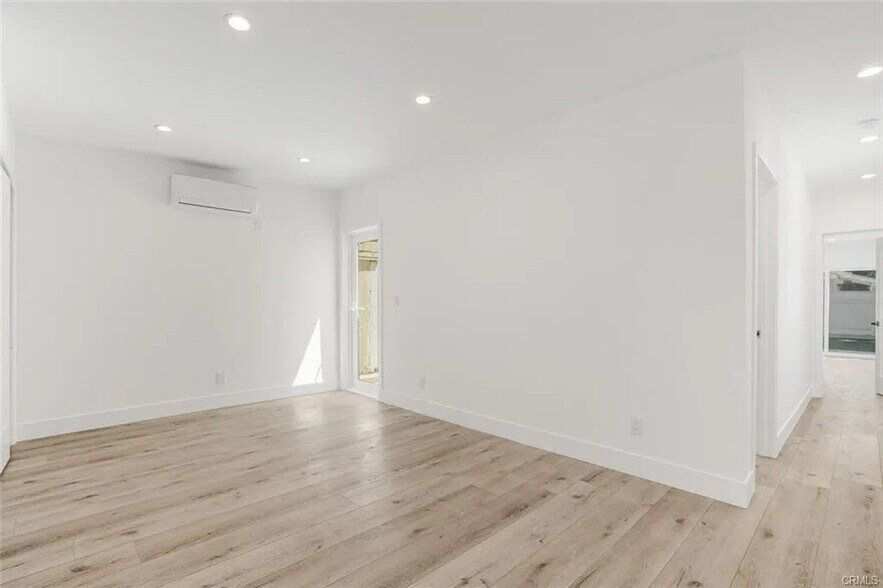 Living area - 4552 Murietta Ave