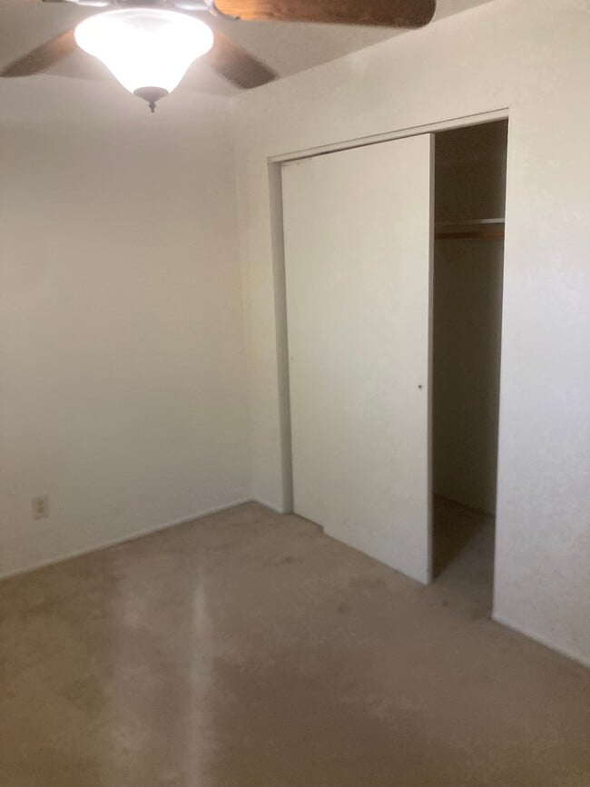 Building Photo - 960 Arrowhead Dr