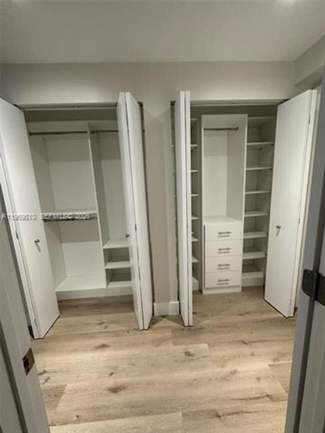 Building Photo - 801 Brickell Key Blvd