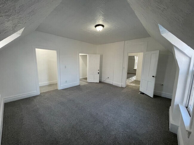 Building Photo - 13224 S Redwood Rd