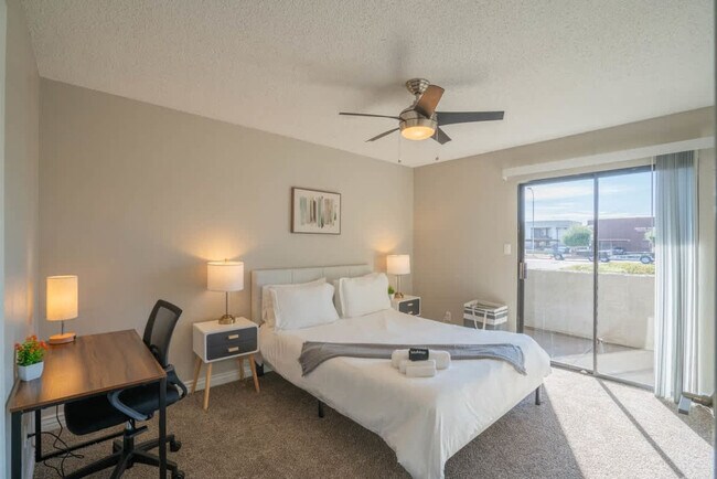 Building Photo - 8570 E McDowell Rd