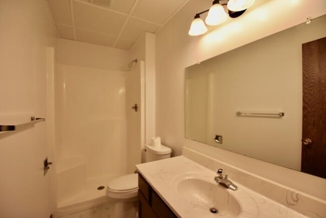 Building Photo - Available November 1st - updated 3 bed, 2....