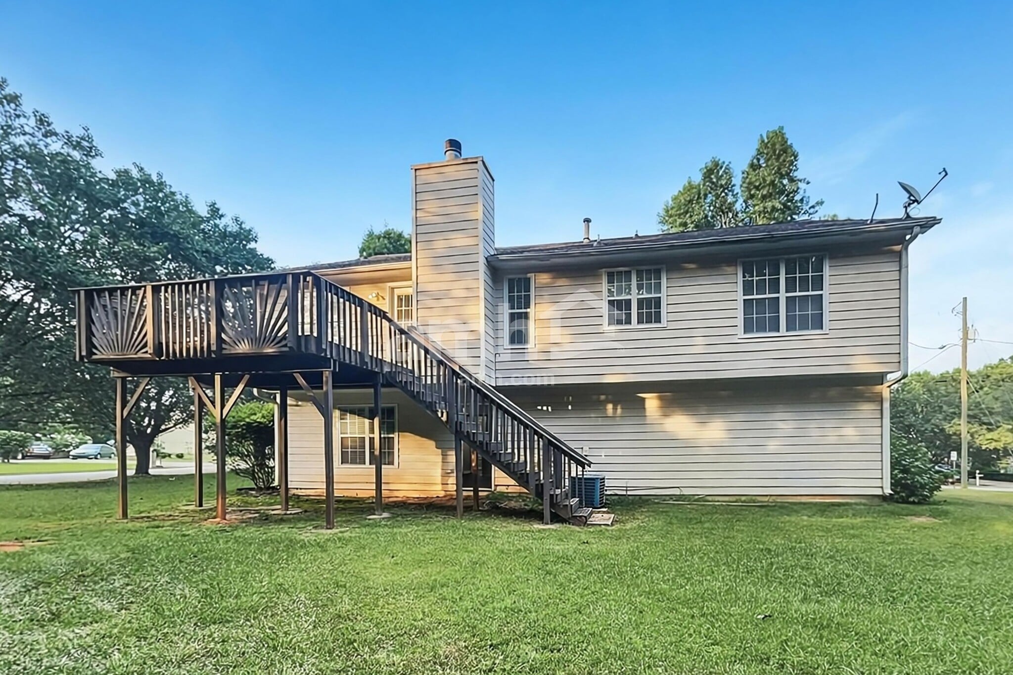 Building Photo - 1500 Chalet Cir