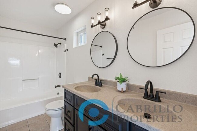 Building Photo - 526 11th St