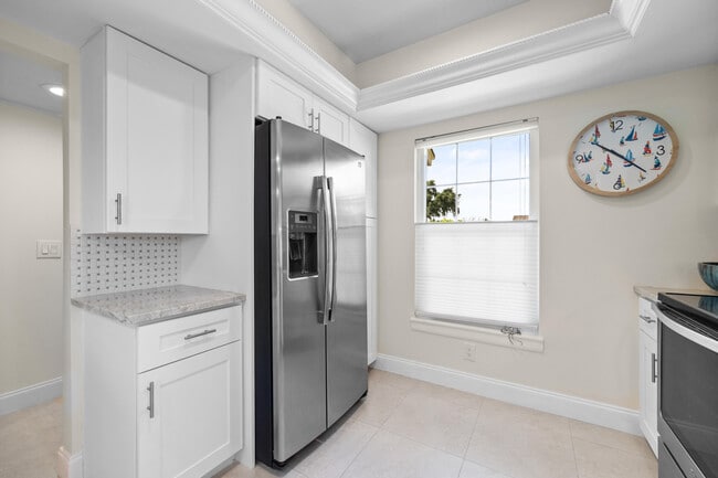 Building Photo - 9239 SE Riverfront Terrace