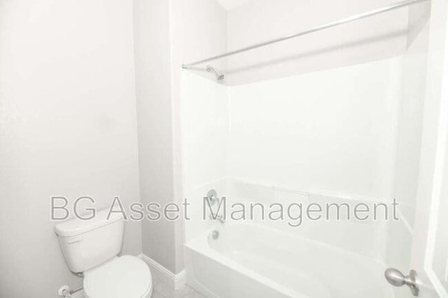Building Photo - 3138 La Corona Dr