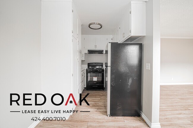 Building Photo - 15405 Vanowen St