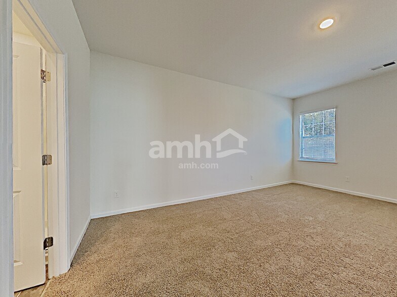 Building Photo - 5004 Jamie Sloop Ln
