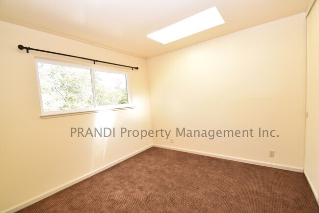 Building Photo - Bright & Peaceful 2BR Townhouse with Deck,...