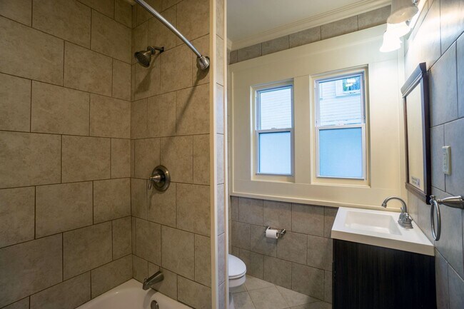 Building Photo - 317 Greenwood Pl