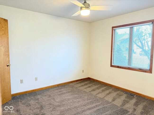 Building Photo - 731 W Gaston Dr