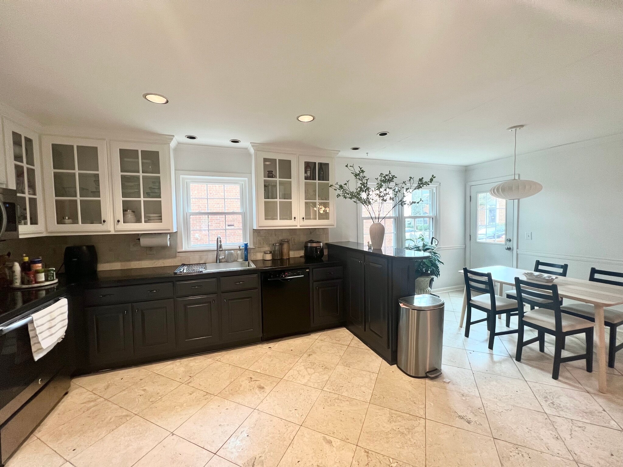 Building Photo - 6520 Roswell Rd