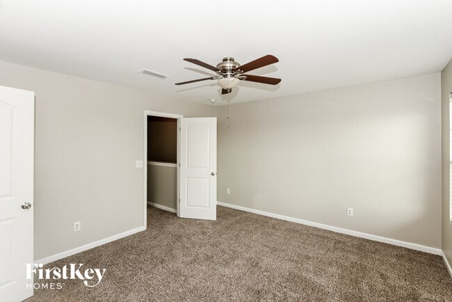 Building Photo - 4194 Broadstairs Dr SW