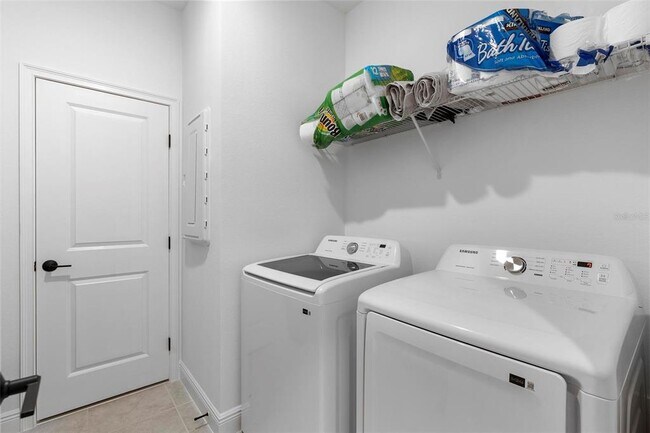 Building Photo - 4911 Shady Pnes Dr