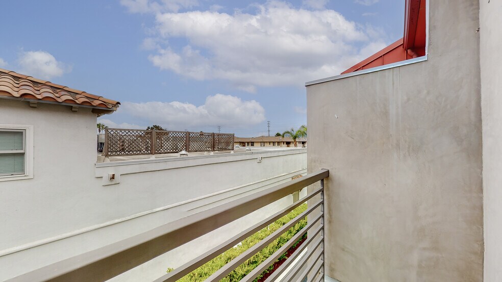 Bedroom 2 balcony - 2121 Virginia Ave