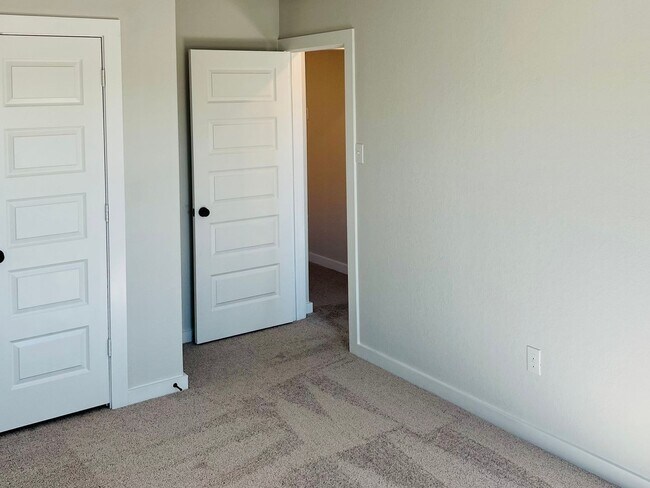 Building Photo - 14607 Emerio Dr