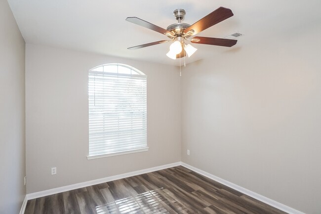 Building Photo - 6723 River Rd