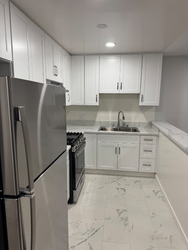 Building Photo - 5808 Tujunga Ave