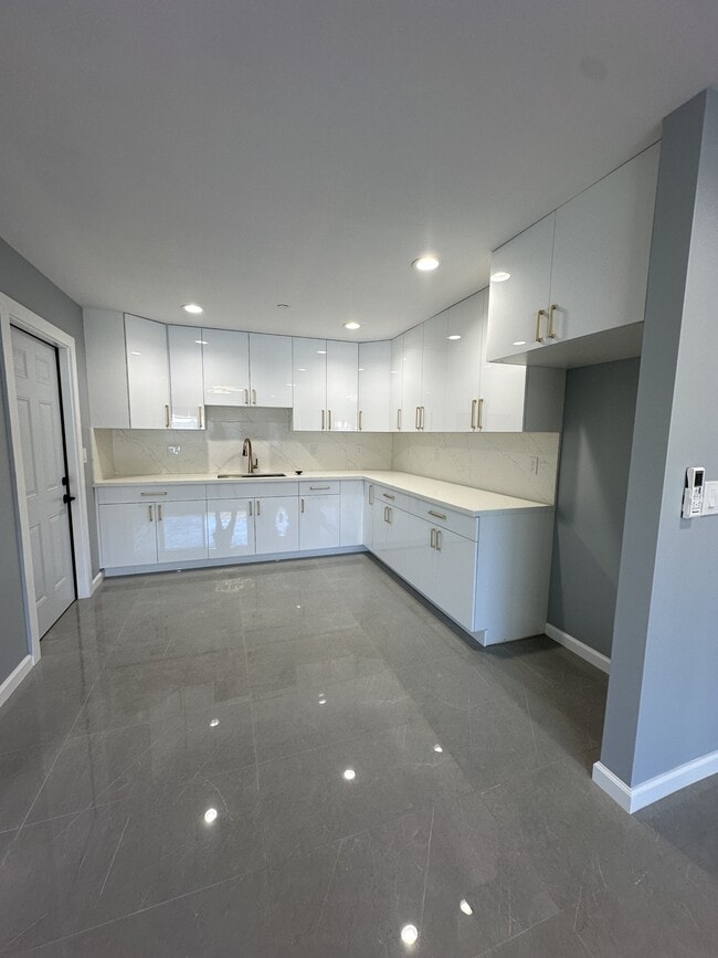 Building Photo - 4032 Hoku Ave