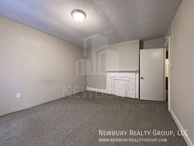 Building Photo - 39 Hickory St