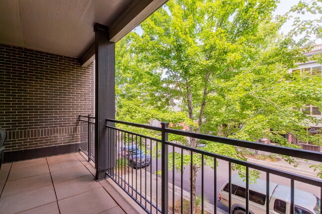 Building Photo - A contemporary 1826 sq ft. 3 Bedroom / 3 B...