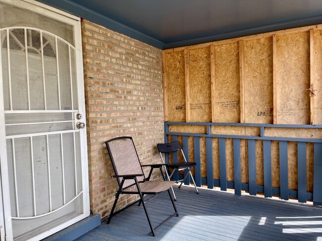 Building Photo - 5158 N Elston Ave