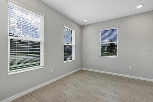 Building Photo - 518 Lady Palm St