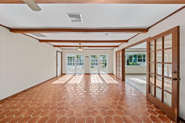 Building Photo - 129 Alhambra Pl