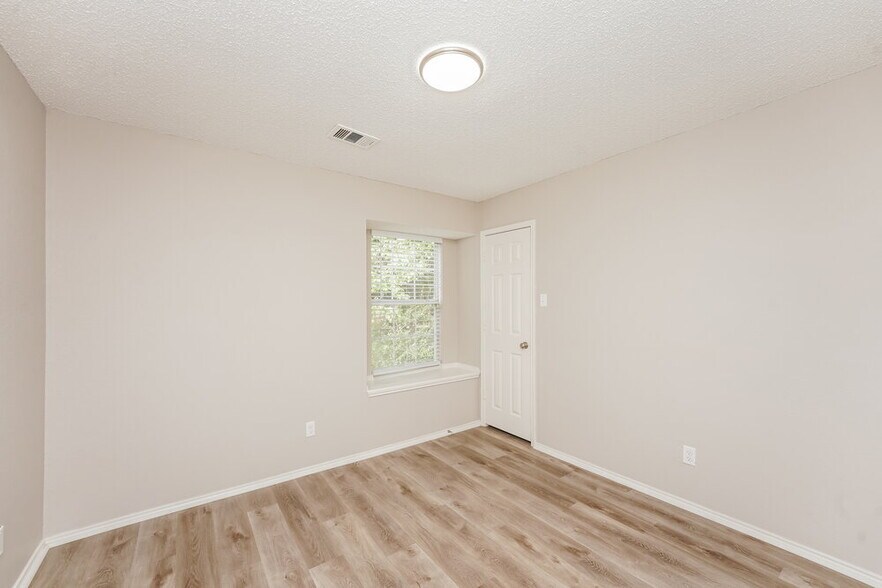 Building Photo - 809 Clover Hill Ln