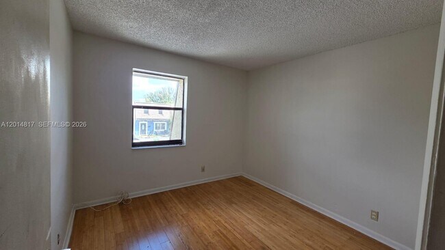 Building Photo - 5958 NW 24th Ct
