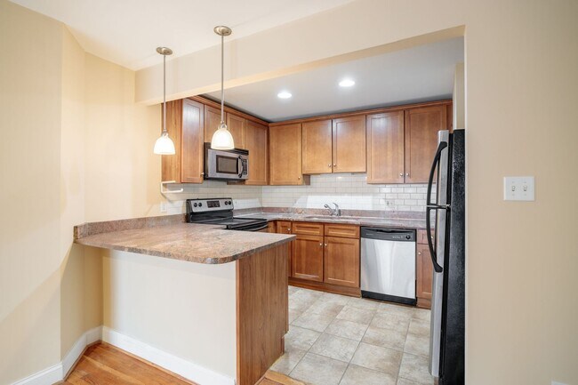 Building Photo - 2100 Grove Ave