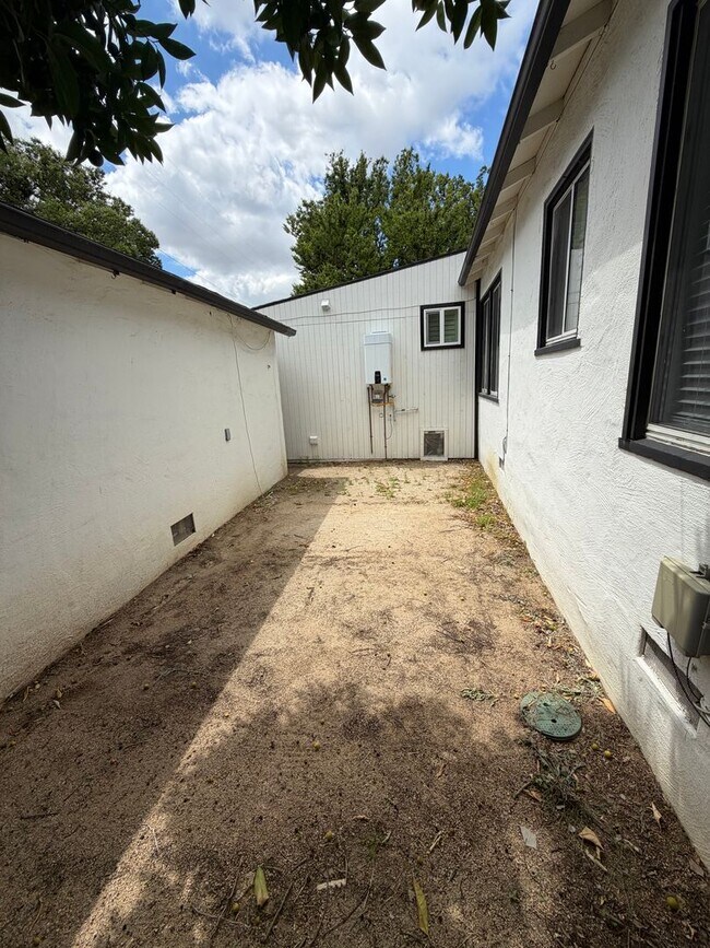 Building Photo - 3 Bedroom | 1.5 Bathroom | Single-Family Home
