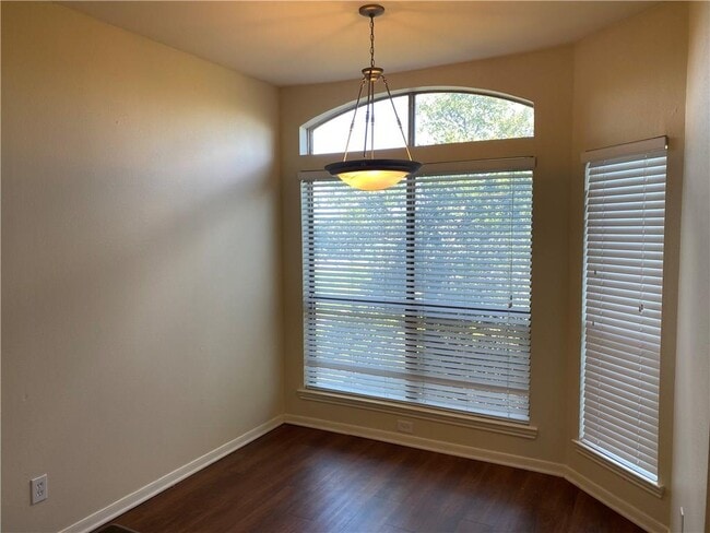 Building Photo - 6000 Shepherd Mountain Cove