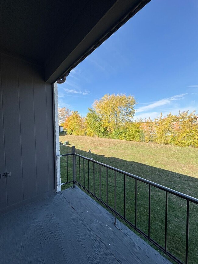 Building Photo - Bellagio West Living I