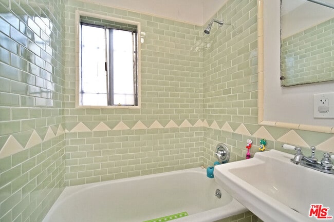 Building Photo - 1272 Ridgeley Dr