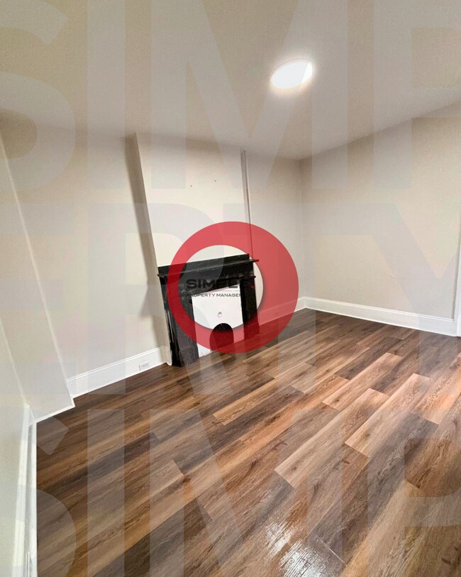 Building Photo - 340 S 5th St