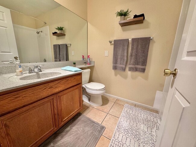 Building Photo - COMFORTABLE 2 BEDROOM, 2 BATHROOM FIRST-FL...
