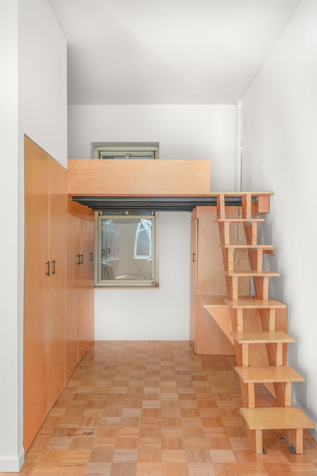 Building Photo - 316 Mott St
