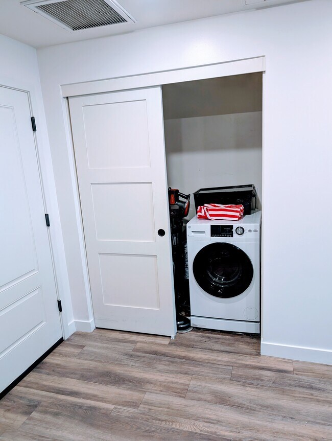 Building Photo - 475 N 9th St