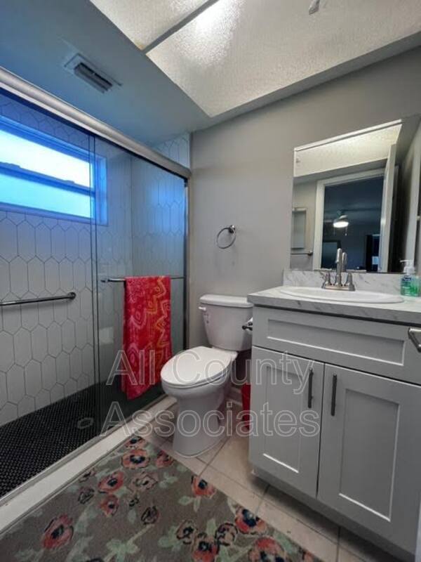 Building Photo - 4122 Hampton Dr