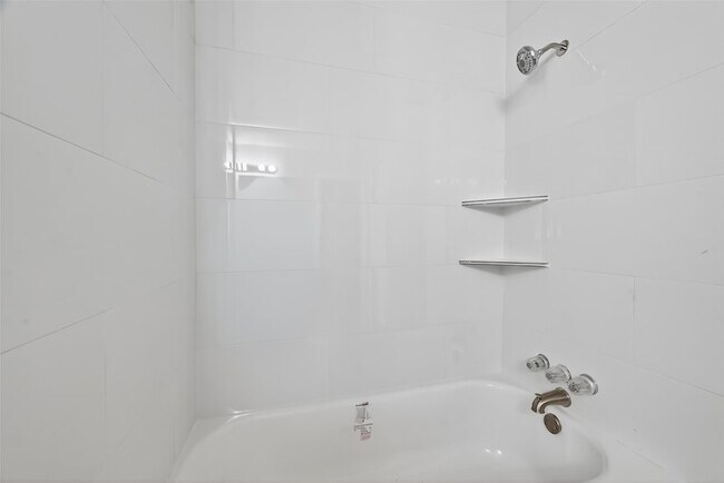 Building Photo - 10603 Highland Woods Dr