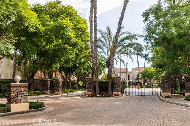 Building Photo - 17 Nopalitos Way