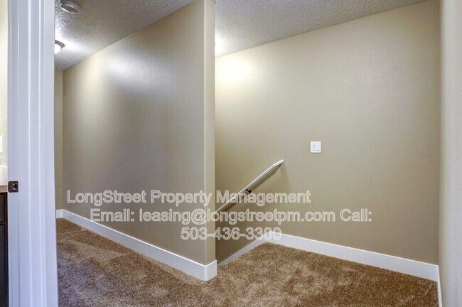 Building Photo - 482 S Monmouth Ave